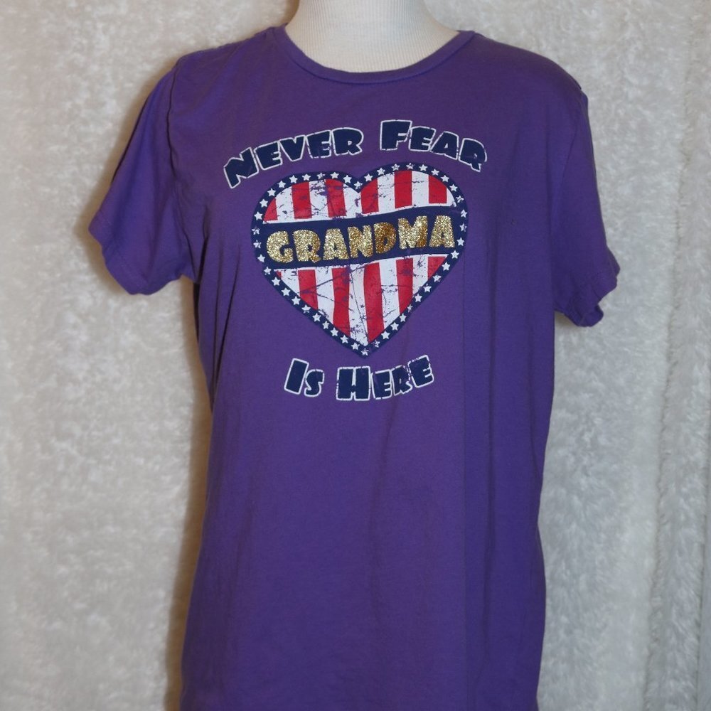 Never fear Grandma is here novelty T-shirt XL